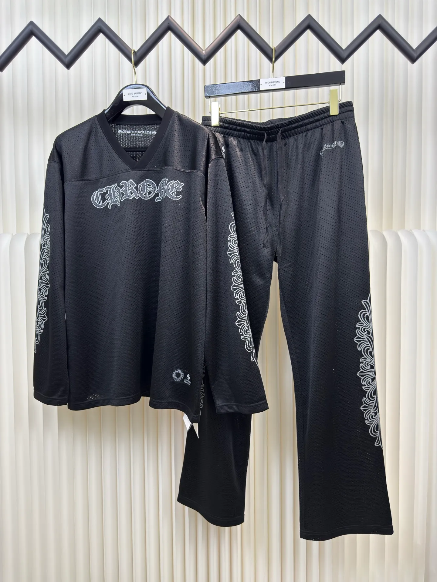 P350 Chrome Hear glitter hockey trousers, custom dyed color, the highest version on the market. The fabric is made of high-density 100D bird's eye cloth. Double-sided mesh positioning is very time-consuming. The cost of labor loss is very high. Single-layer thin transparent bottom junk that is not available on the market. Same style for men and women. OS version. Size S M L